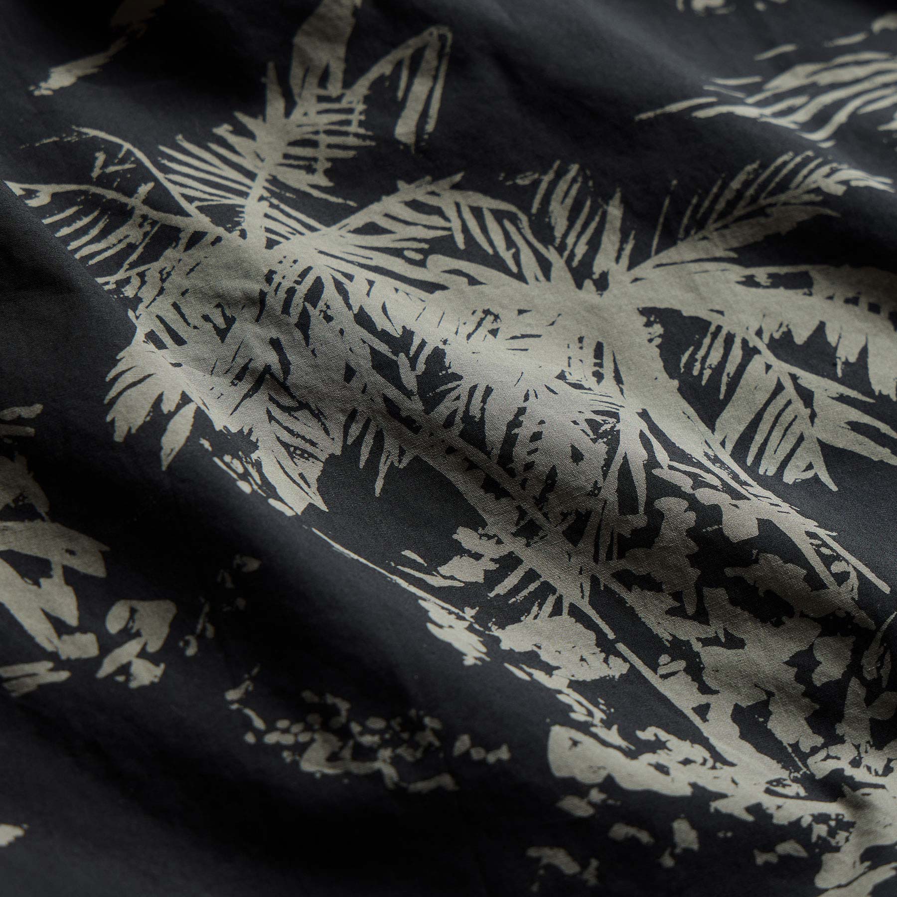 Brandílera Print Short Sleeve Shirt - Black/Army Green Pigment - Image 5