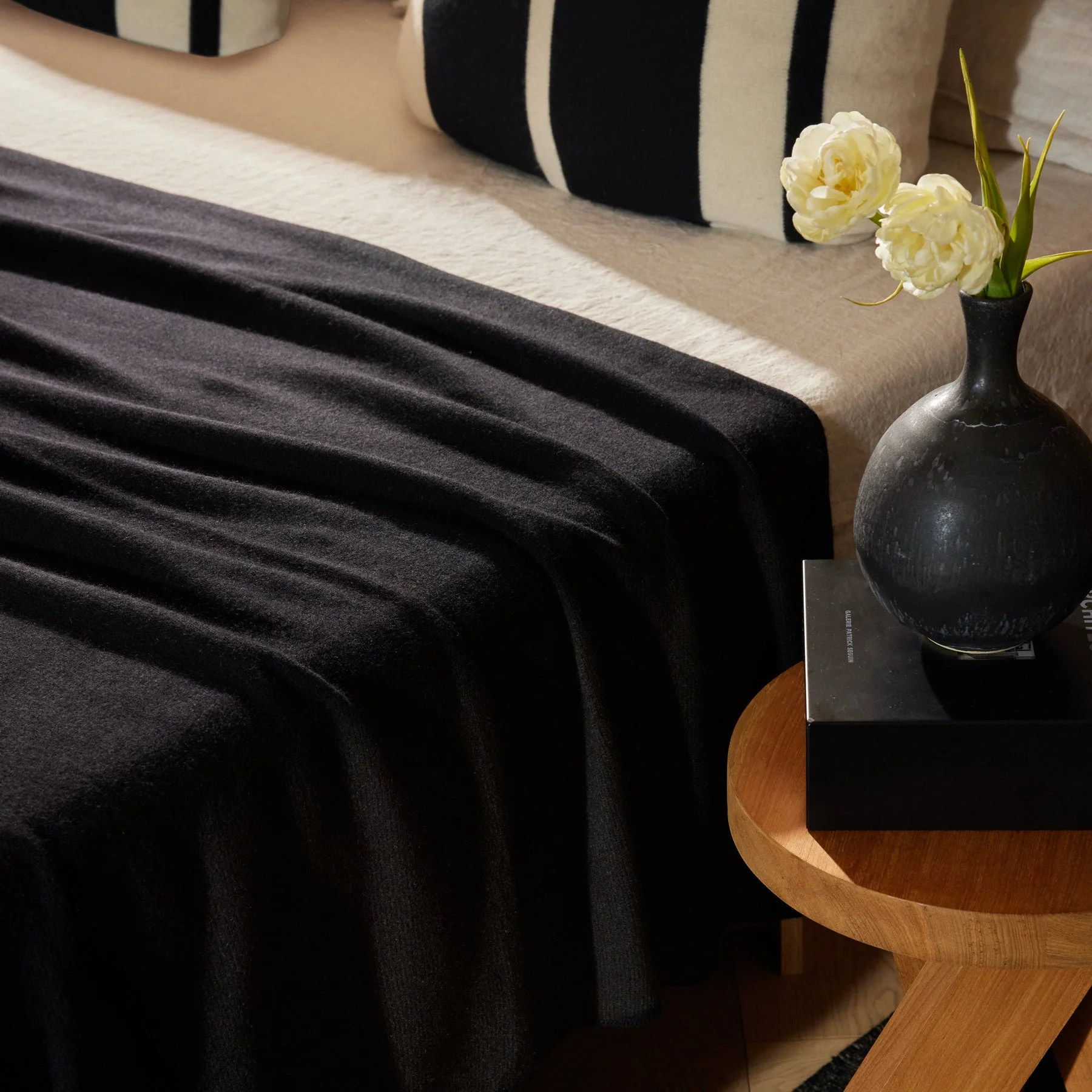 Cashmere Knit Blanket - Black - Image 3