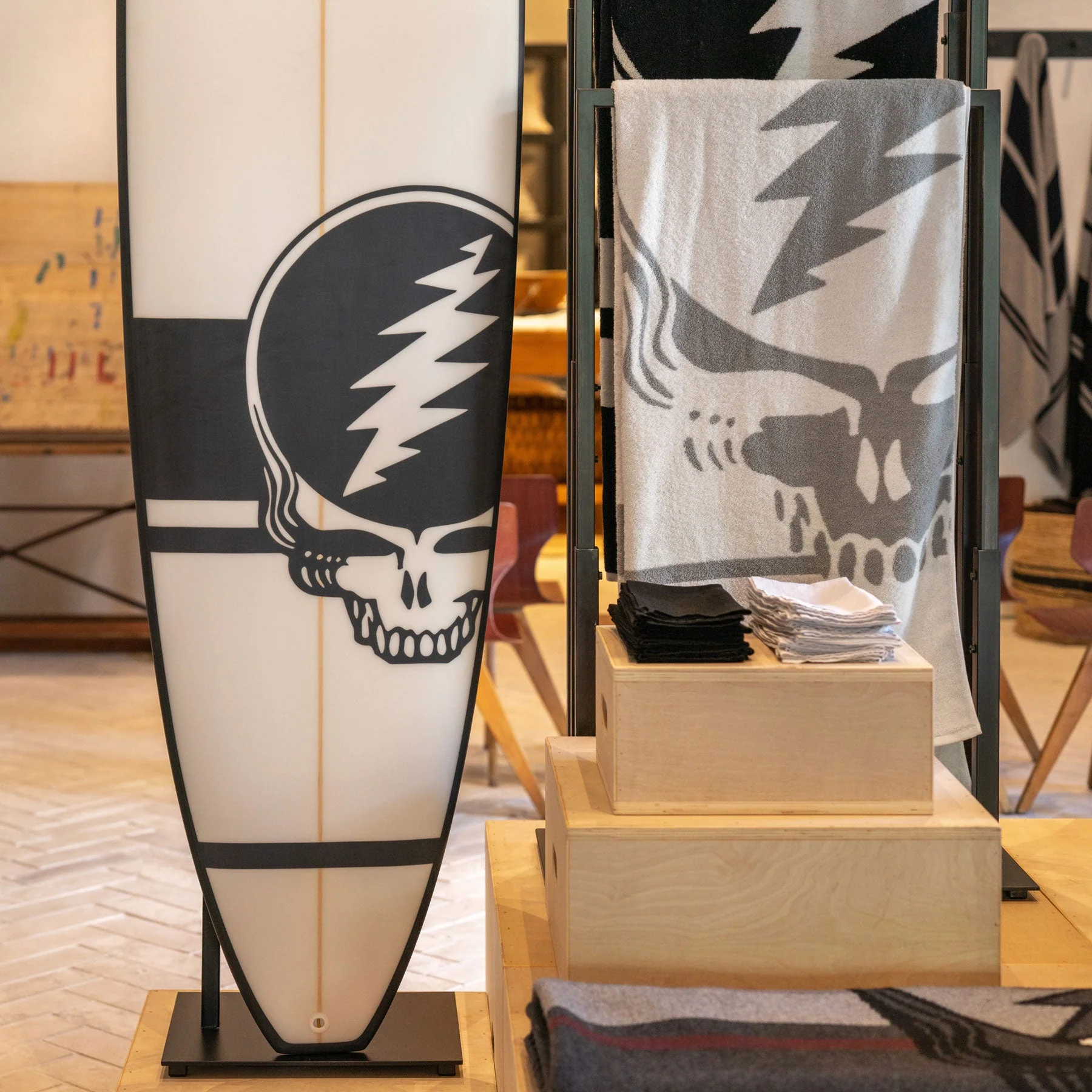 Grateful Dead Longboard 7Ft 10In - White & Black w/ Skull - Image 3