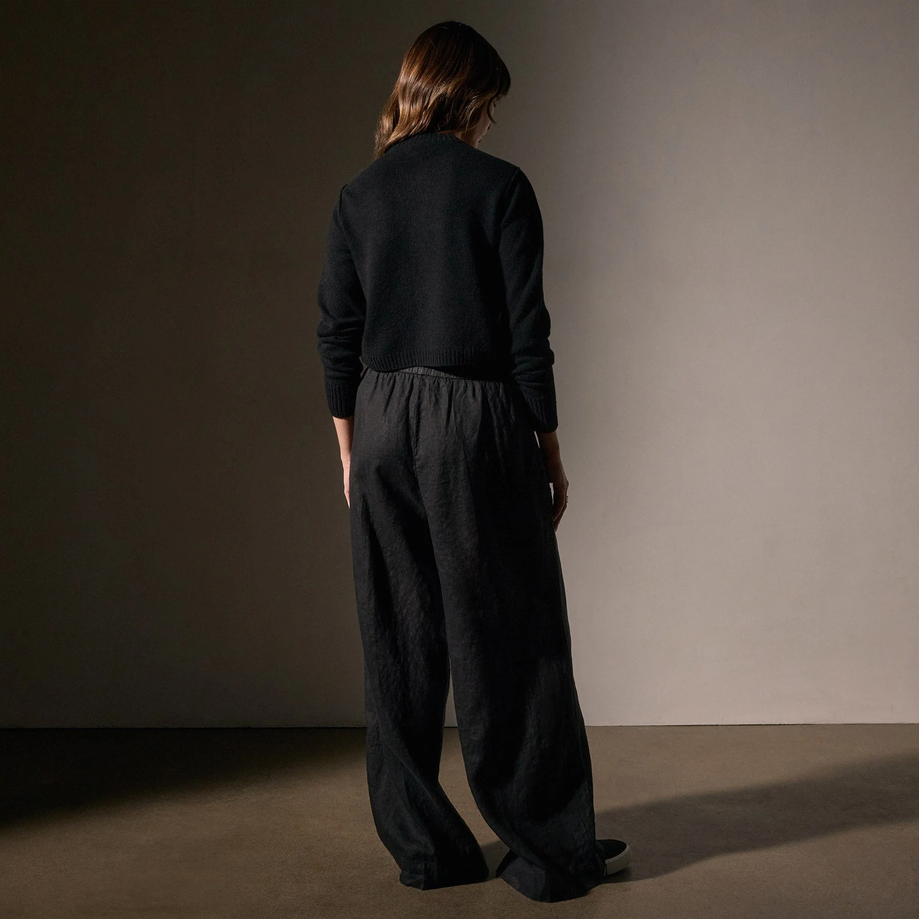 Lightweight Linen Wide Leg Pant - Black - Image 4