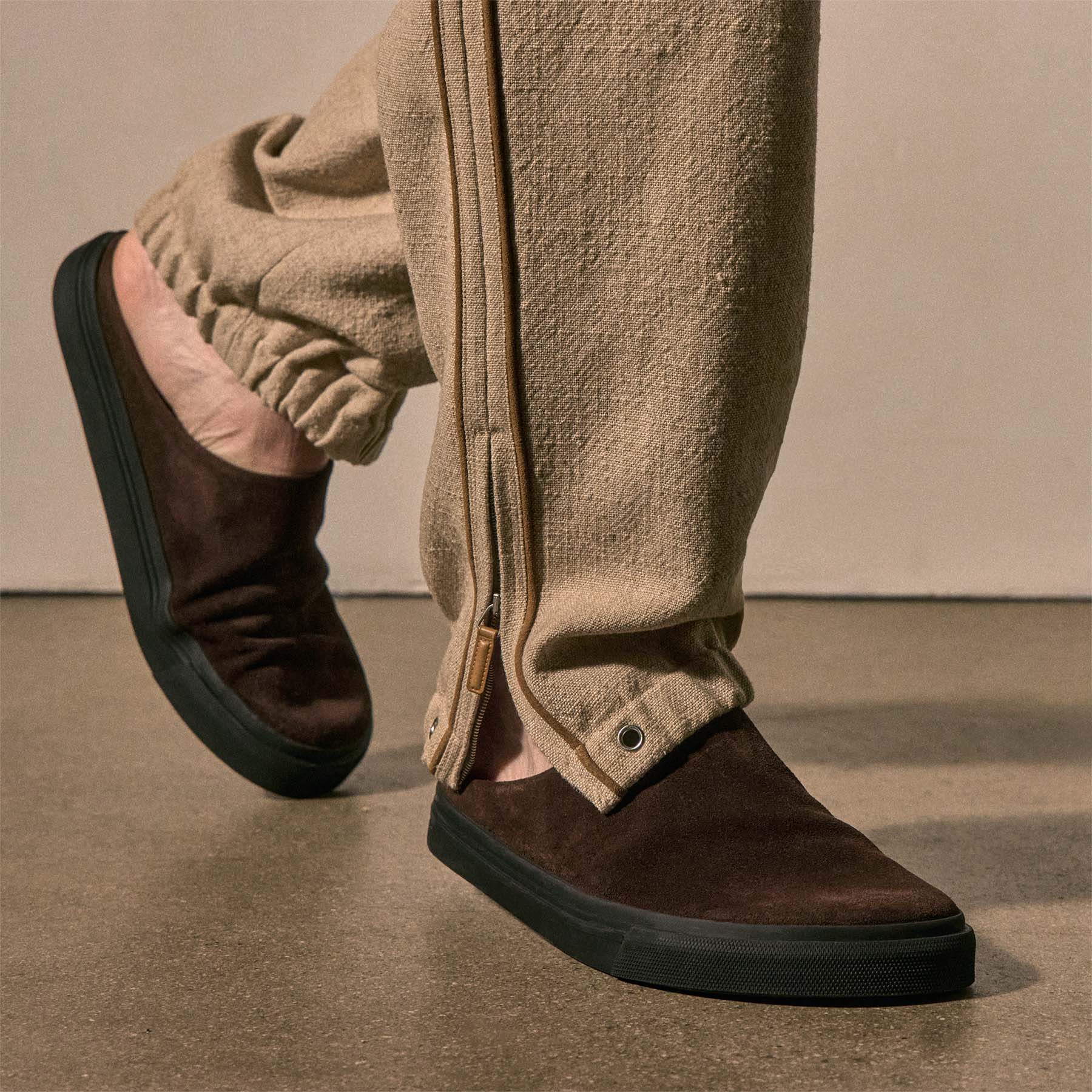 Men's Suede Clog - Cafe - Image 4