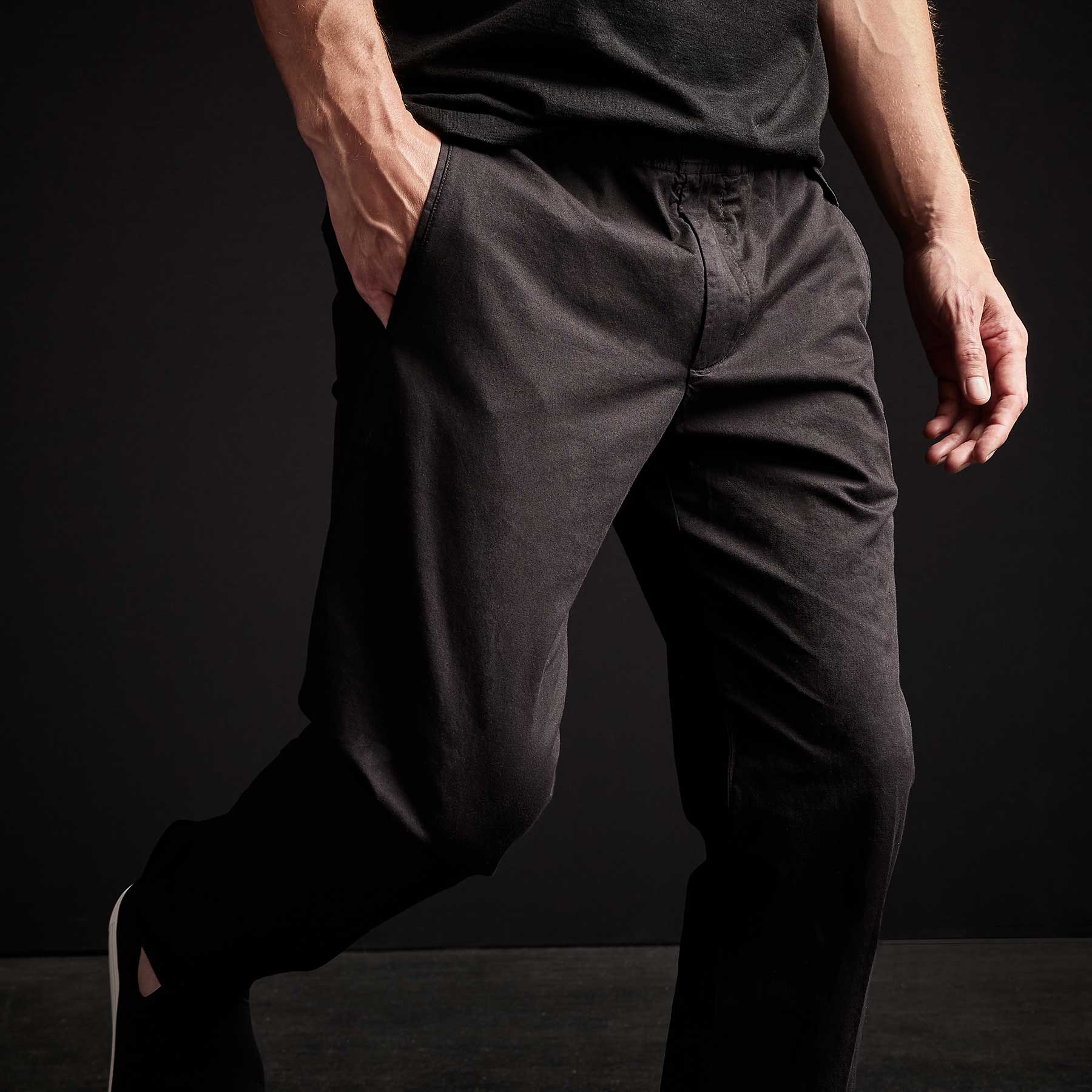 Cotton Linen Cuffed Trouser - Black - Image 2