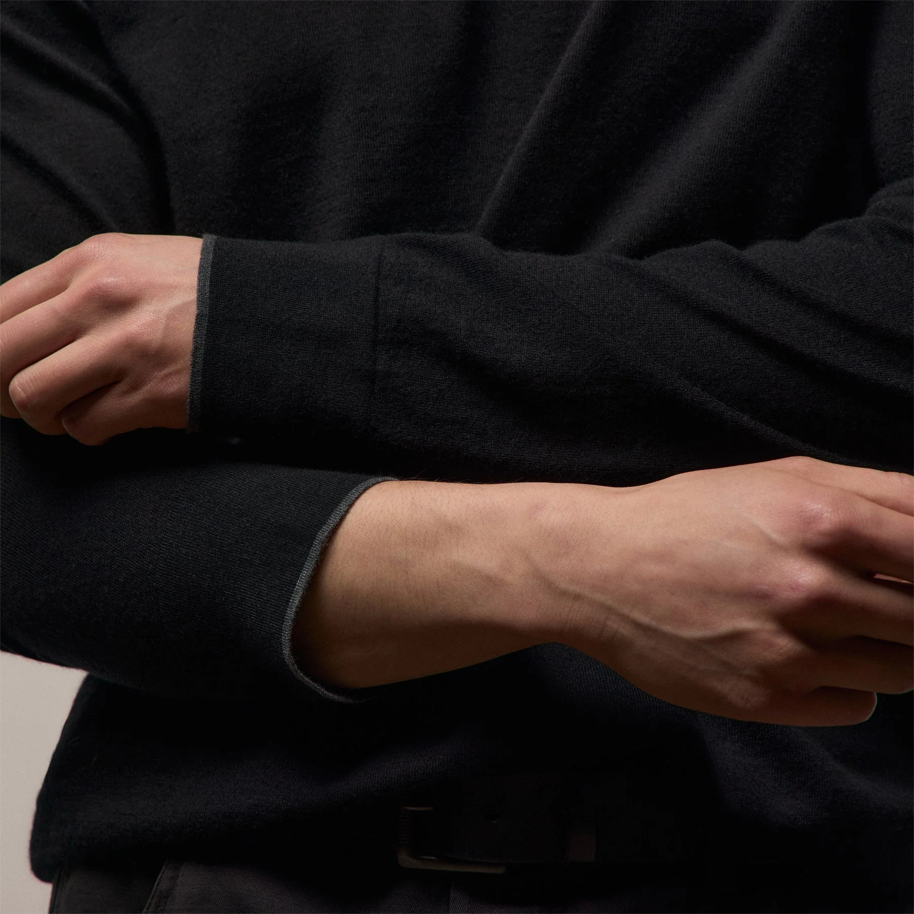 Ultrafine Cashmere Tipped Crew - Black/Charcoal - Image 4