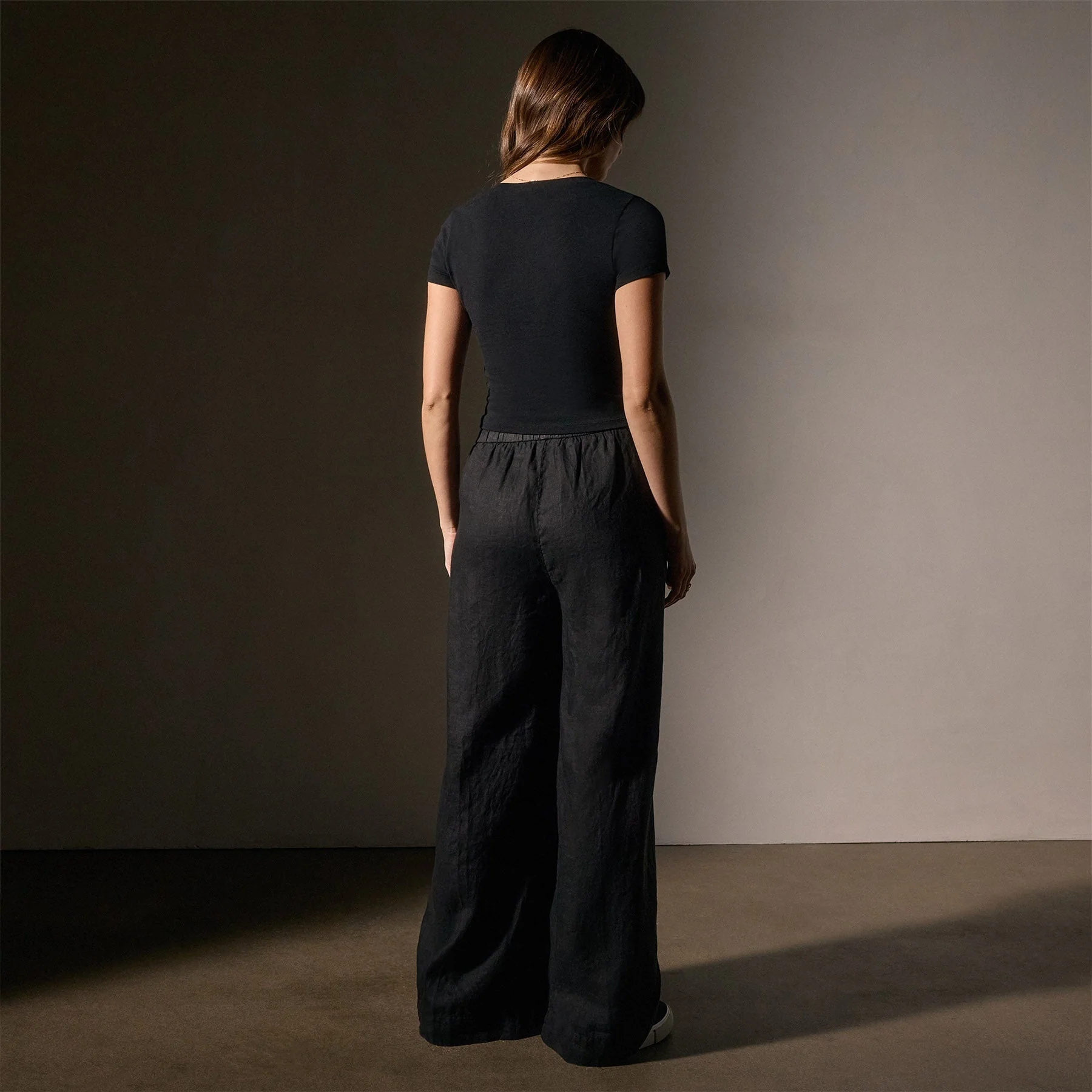 V Neck Cropped Tee - Black - Image 4