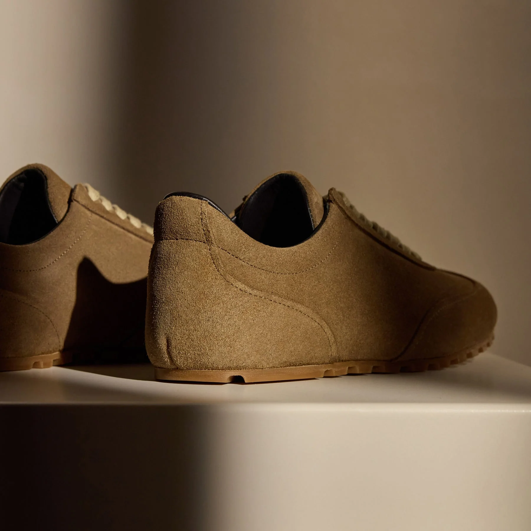 Women's Suede Low Running Sneaker - String - Image 3