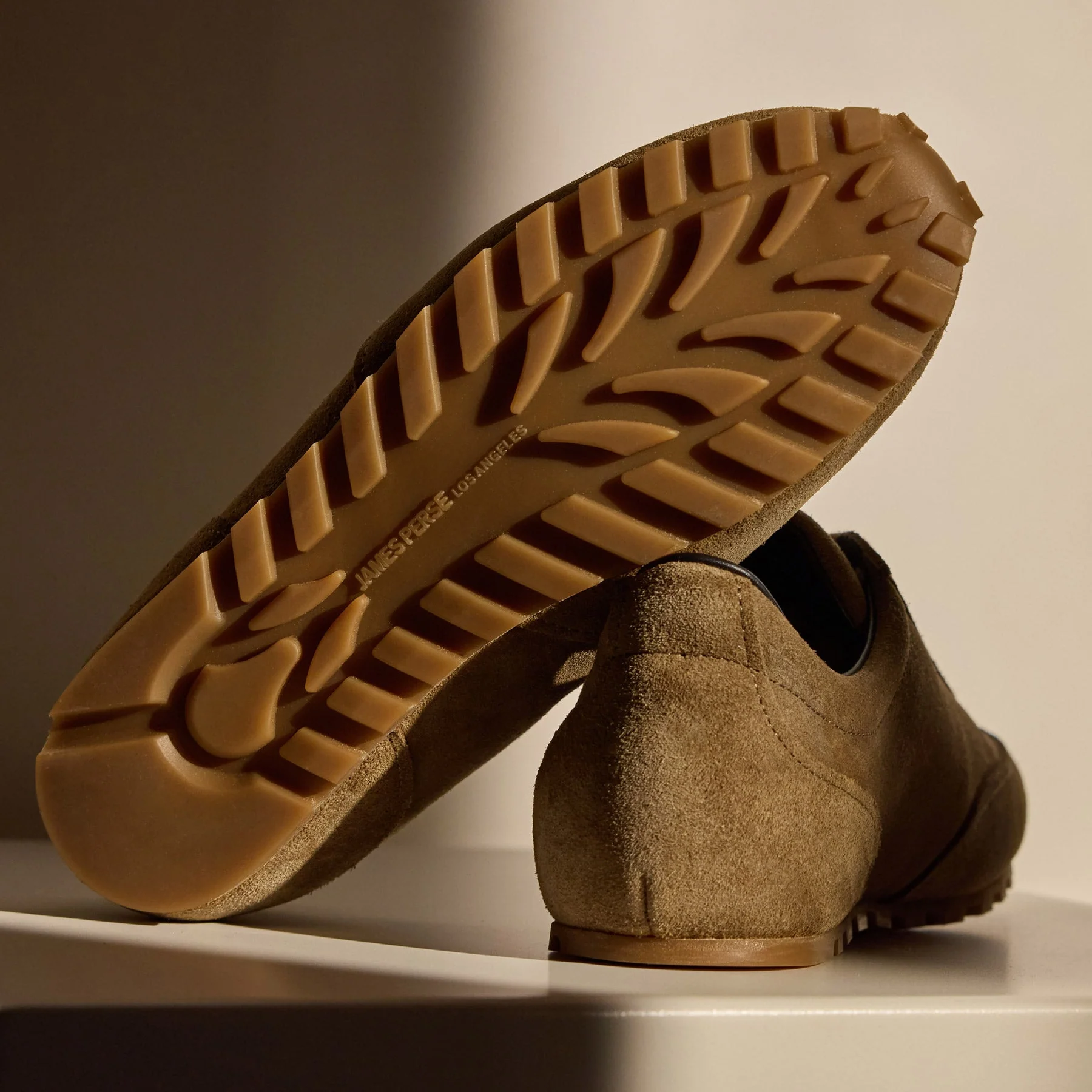 Women's Suede Low Running Sneaker - String - Image 4